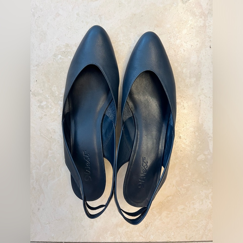 Vintage Nine West kitten heel slingbacks